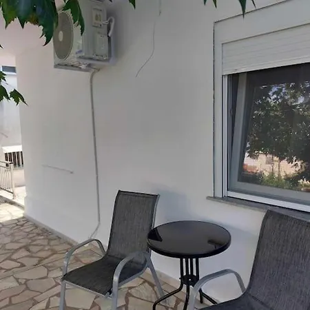 Studio Με Όλες Τις Ανέσεις Neon Petritsion Exterior photo