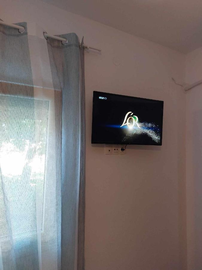 με όλες τις ανέσεις * Neon Petritsion